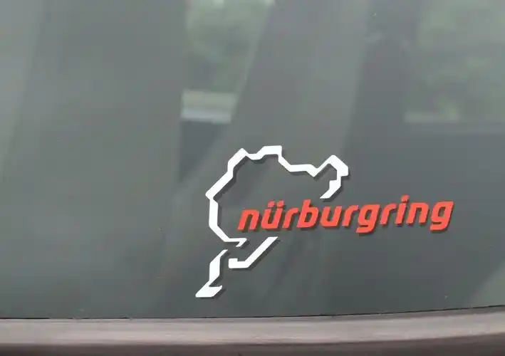 在德国,你随处可见贴着纽北赛道贴纸的私家车,用当地人的原话描述就是