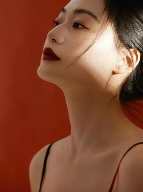 气质女神红唇标配