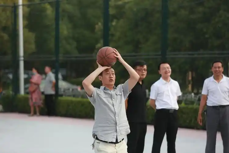 市委办公室开展定点投篮活动