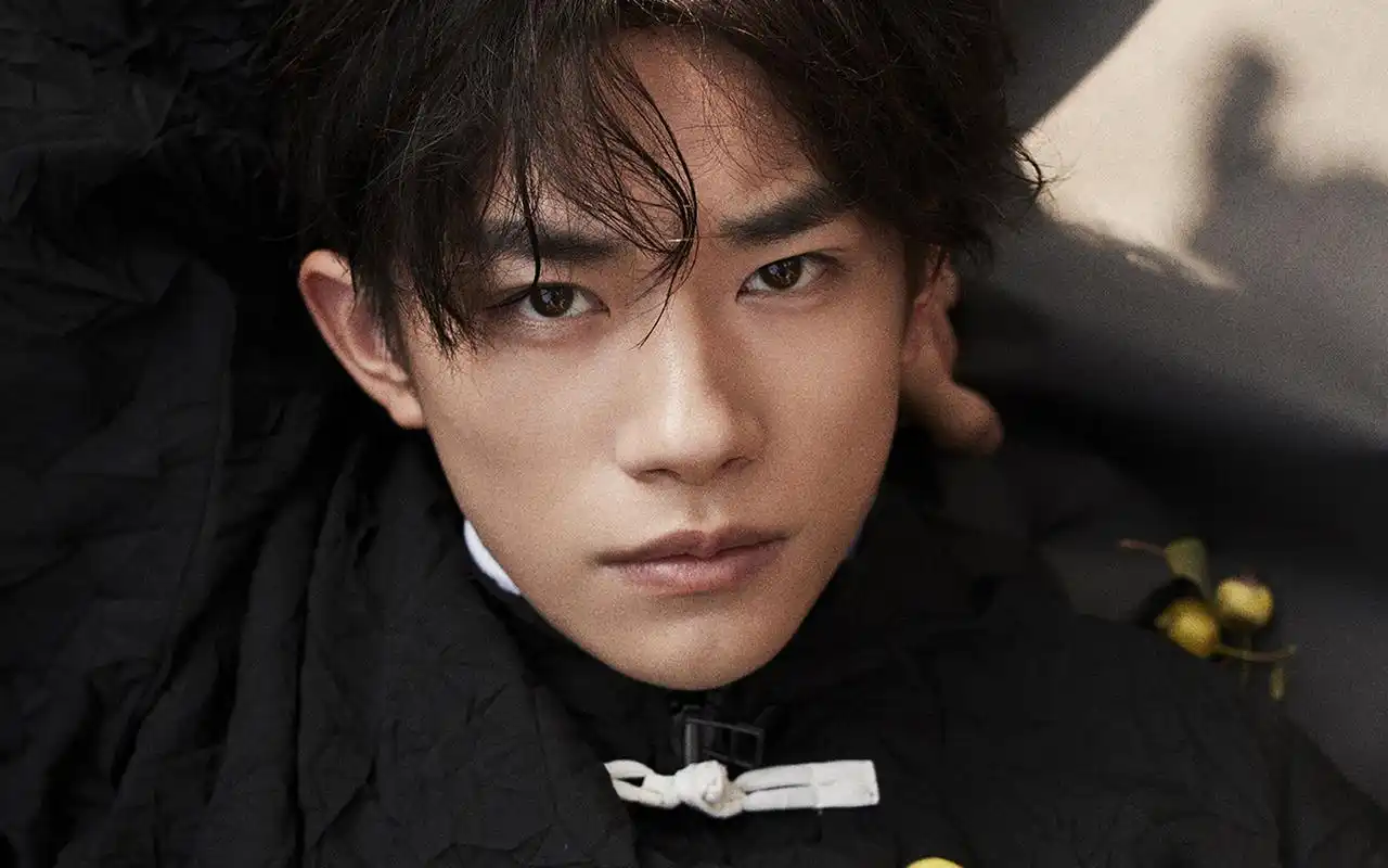 易烊千玺人物写真图片桌面壁纸