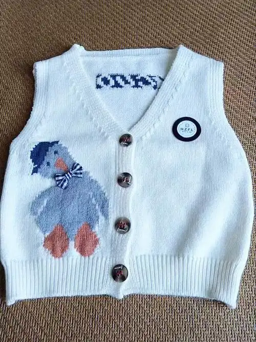 宝宝92入秋的第一件针织背心可爱98的小鸭鸭08软软糯糯的很百搭