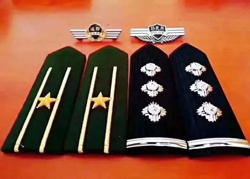 再见,武警边防,你好,人民警察.