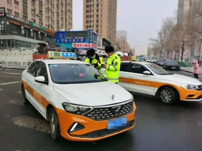 联勤联治重拳出击长春市联合整治出租车违法行为