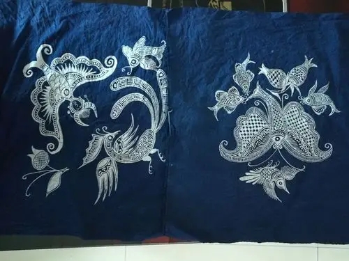 排倒莫蜡染作品