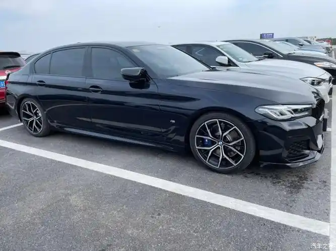 宝马5系外观炭黑好看还是宝石青好看