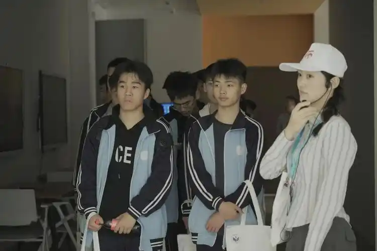 学府畅游筑梦未来巨野二中师生来访