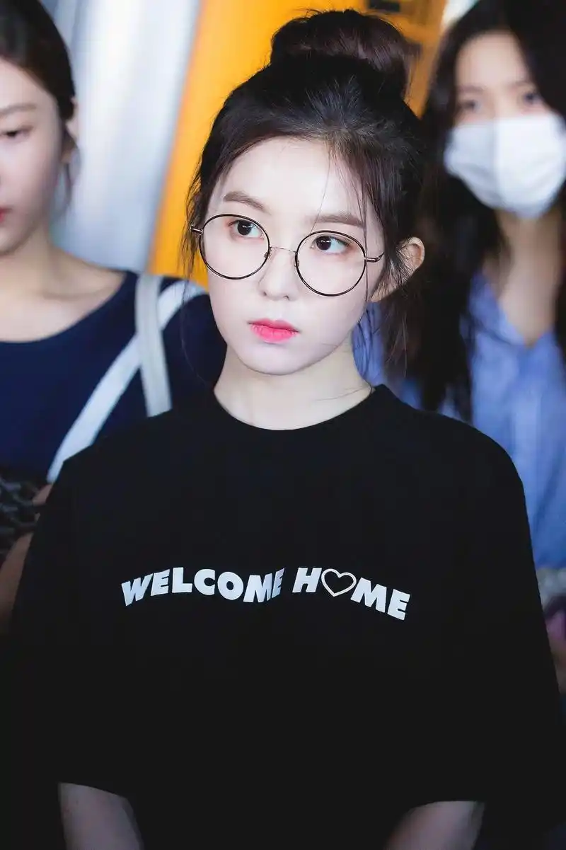 丸子头哪家强?软萌郑秀晶向你发来美颜暴击,裴珠泫是真神颜了