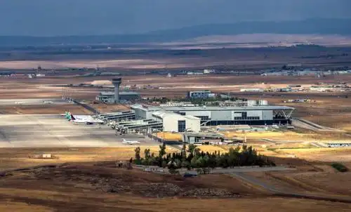 2月15日,三件和美国有关的事,川普弹劾案后首露面,场面气派