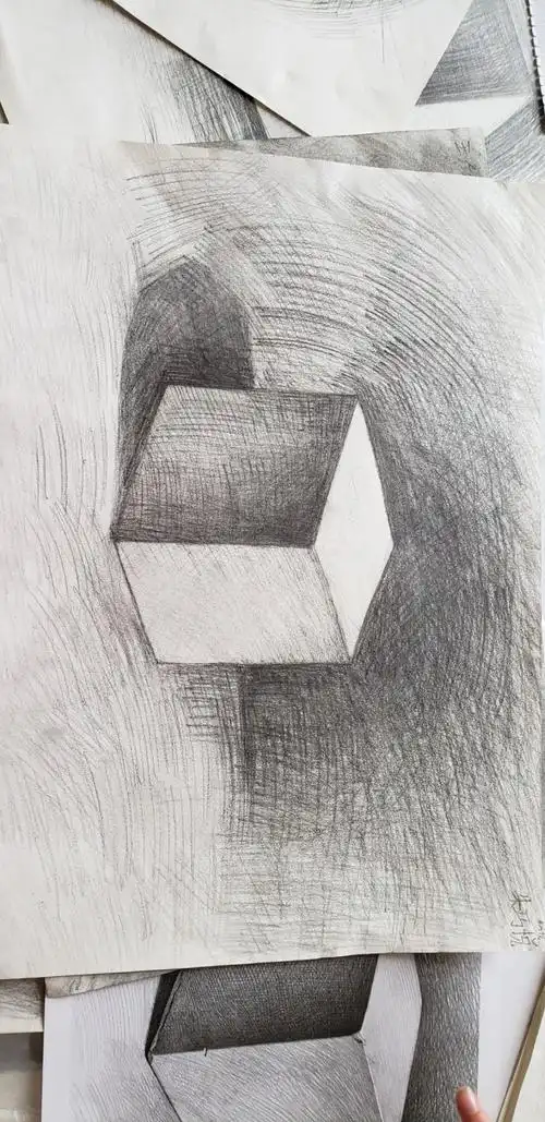 11号素描课,这节课主要教大家学习绘画立体明暗关系,绘制成一副完整的