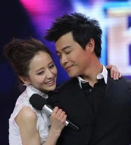 原创陈思诚佟丽娅被我用烟头烫出一个疤现在还留着挺有意思的