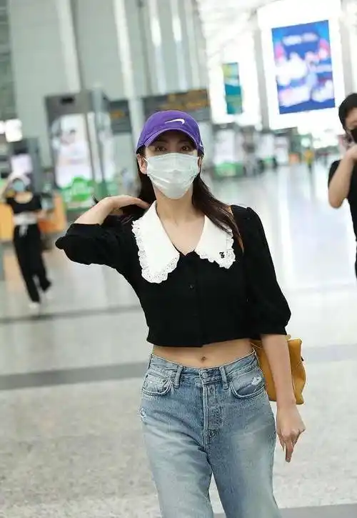 原创33岁张雨绮小肚子太明显了深v礼服开到肚子超时尚网友服