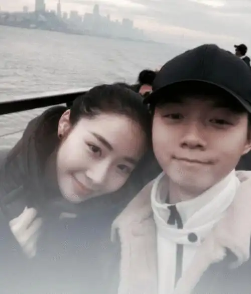 霍尊疑给女友900万分手费!被曝自残暴力,私下和其他女生暧昧