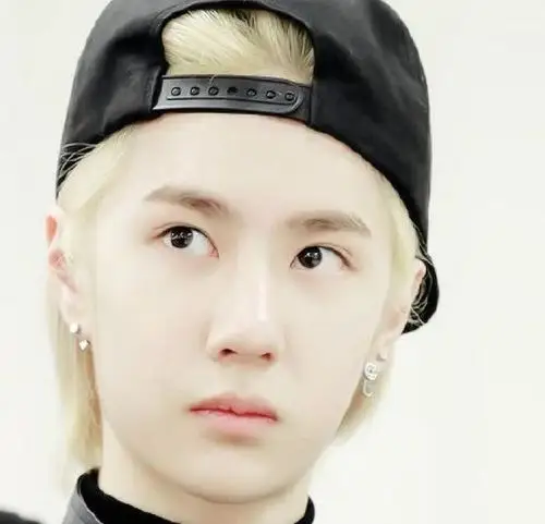 王一博惨遭质疑整容超高清面部照片曝光网友看到了鼻翼切口