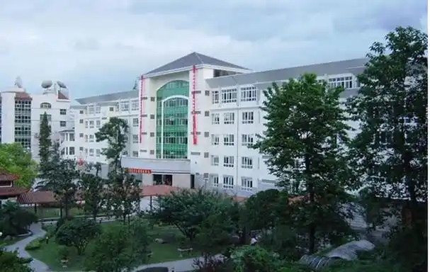 宜昌市第一中学校园风光宜昌市第一中学校园风光.