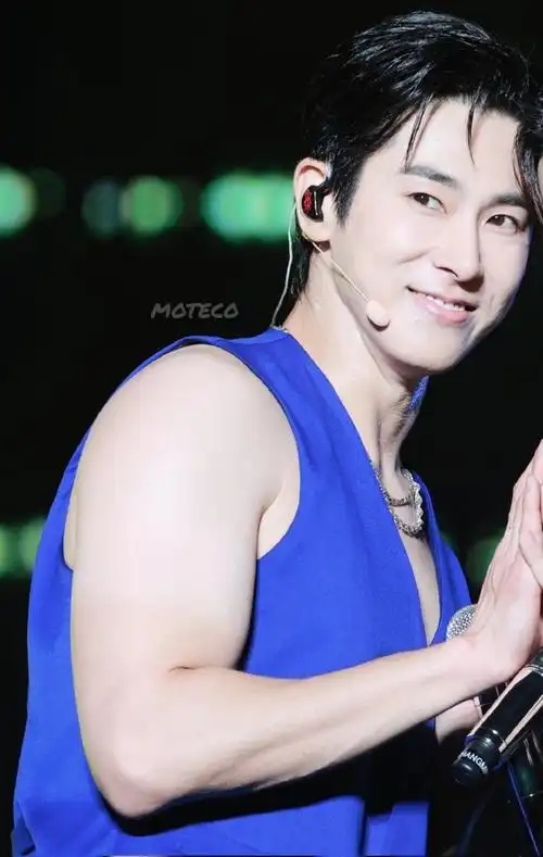 郑允浩超话瑜卤允浩超话#允浩呀_真亲_哪里_都不会去_就在这里#220820