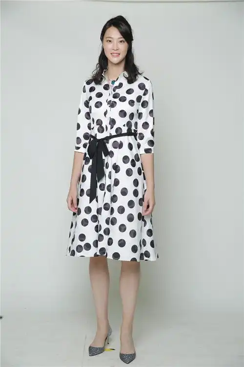 中国女排前队长 惠若琪斑点裙写真