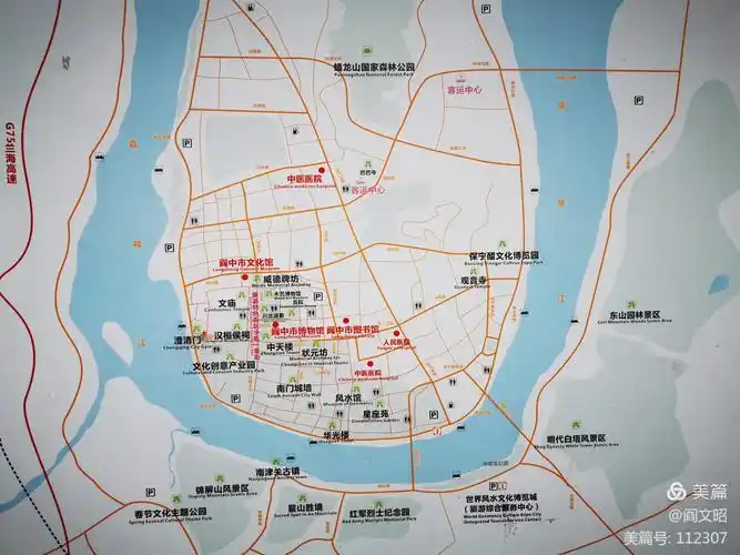 青山拥古城 秀水绕阆中