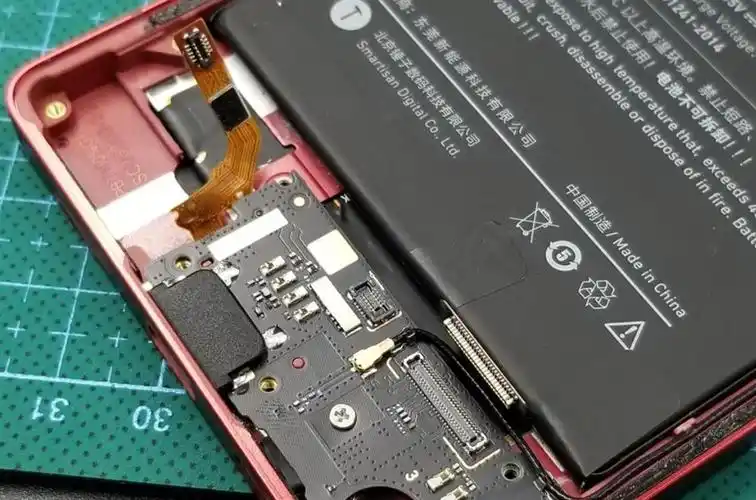 锤子坚果pro真机拆解工艺提升明显