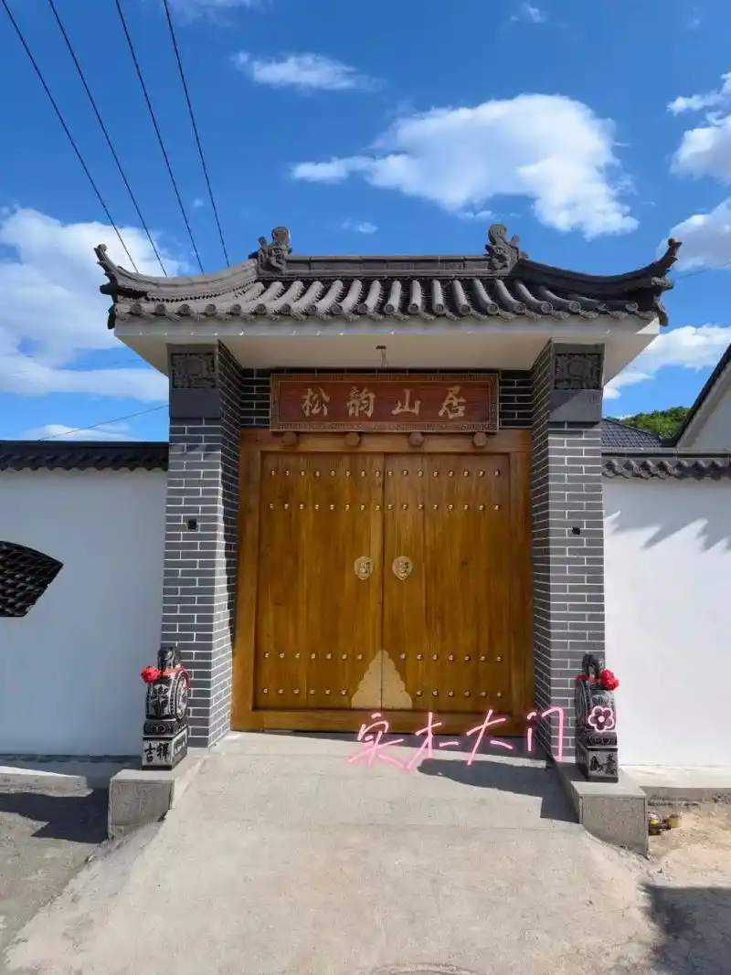 庭院别墅祠堂四合院围墙实木大门这样做看吗 可以,但一定要质量好的