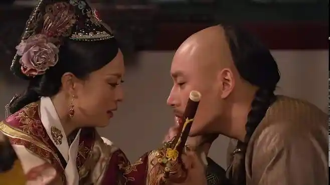 甄嬛传:嬛嬛前一秒做允礼的妻,下一秒踩着允礼的死,得到宠爱-影视综