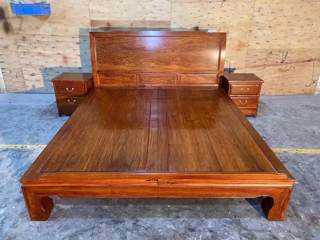 1.8米通板全刺猬紫檀红木大床三件套