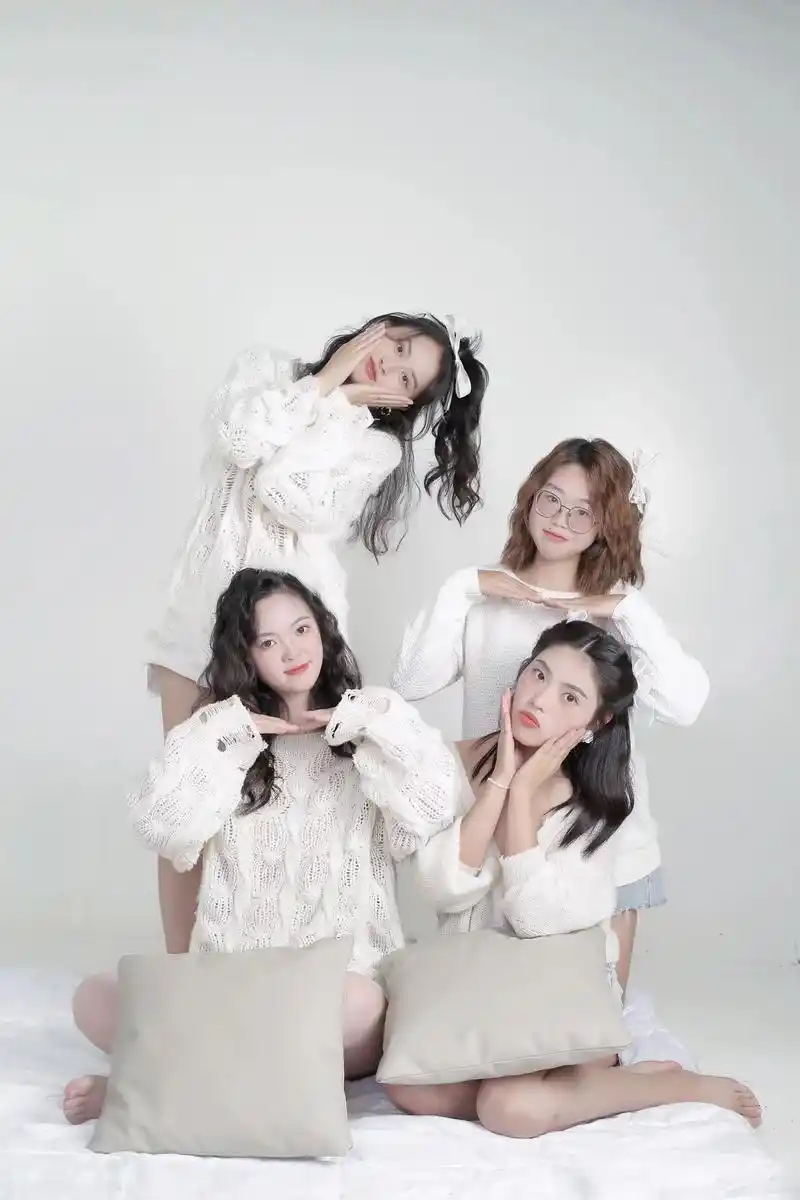 谁家好闺蜜陪你一起拍孕妈照啊.这是一组6人合照,十年之约,下 - 抖音