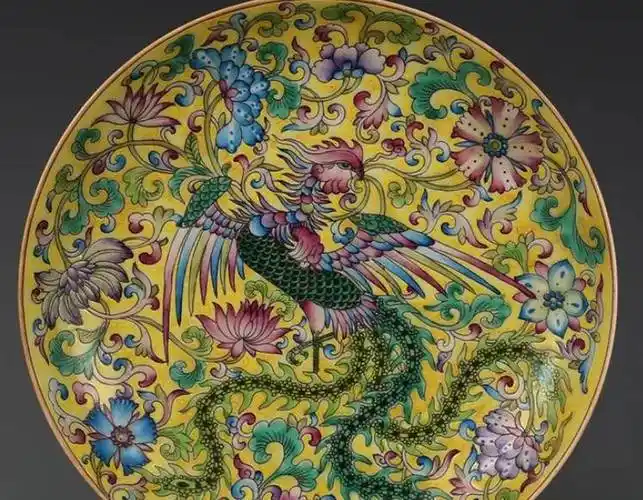 透过出土文物观察中国历代传统艺术凤纹的演变