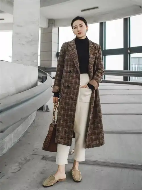 每日一搭 | 格纹呢大衣   黑色毛衣   米白阔腿裤