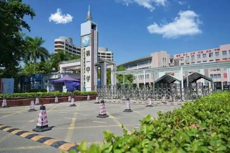 火炬一中图源:御峰香林以上,你觉得御峰香林开盘能大卖吗?