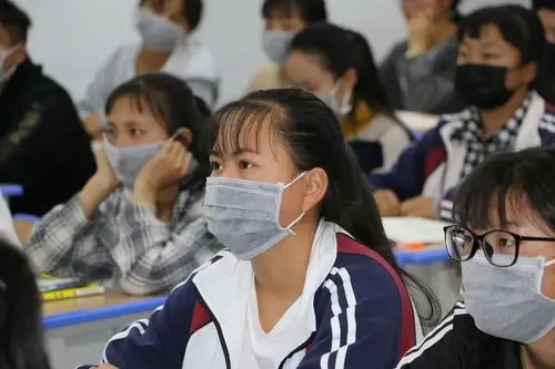 蒙自市芷村镇中学九年级学生开学啦啦啦