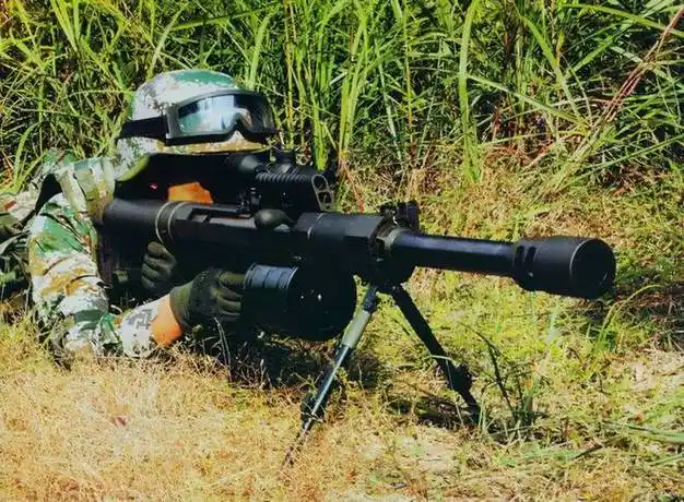 是美国巴雷特公司生产的xm109重型半自动狙击步枪,口径25毫米,具备远