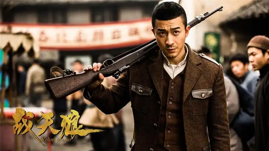 张铎娘亲舅大战天狼双剧热播演技爆发开启霸屏模式