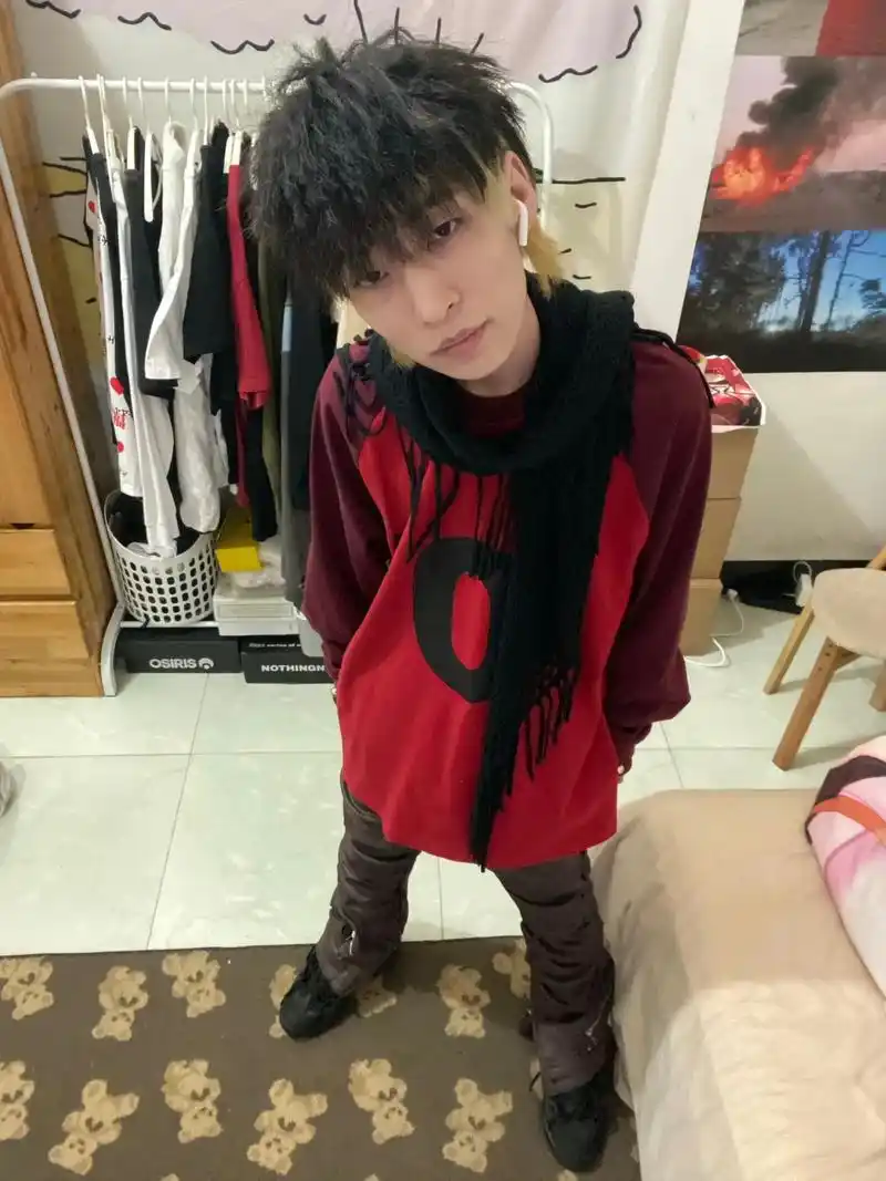 心碎男孩限定皮肤"猩红小子"#内向 #冷少 #社恐 - 抖音