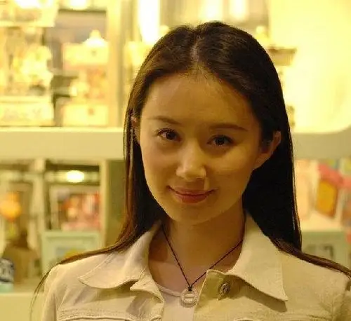 魔幻手机中的傻妞 现在长成这样了!