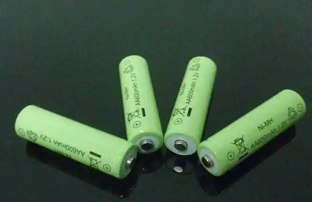 有细心的小伙伴发现,丰田ths混合动力系统使用的电池是镍氢电池而非锂