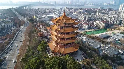 今年春节以来天公作美,大气通透,从空中鸟瞰黄鹤楼该是种怎样的感受呢