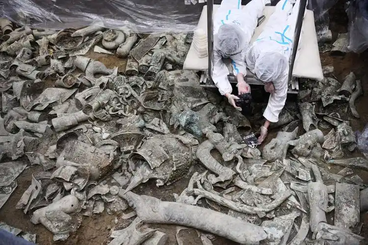 三星堆遗址8号祭祀坑考古发掘工作有序开展