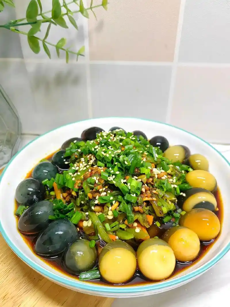 简单的凉拌菜-烧椒皮蛋.#皮蛋凉拌做法 #抖音美食创作者   - 抖音