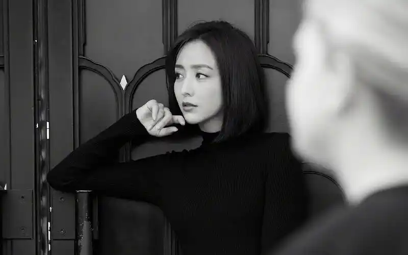 佟丽娅优雅性感高清桌面壁纸