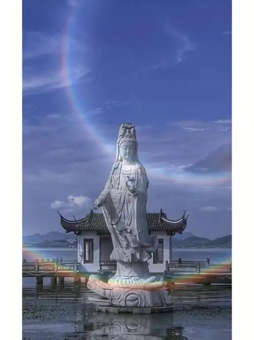 东钱湖小普陀超大的水上观音