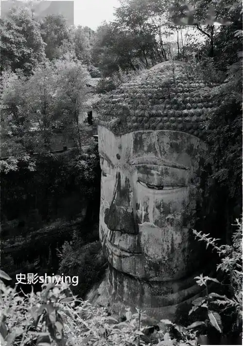 从老照片看百年前的乐山大佛