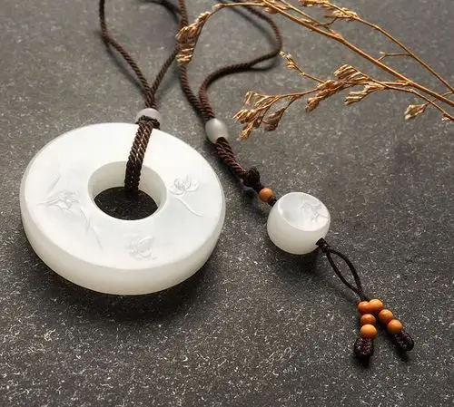 陈冠军玉雕工作室,微博,微信公众号同名.