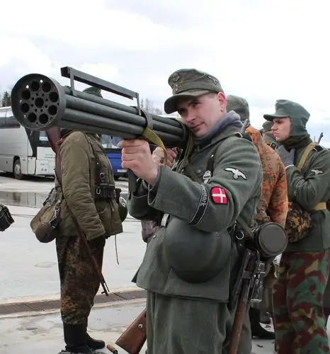 单兵防空火箭的鼻祖二战德国防空铁拳那些事儿