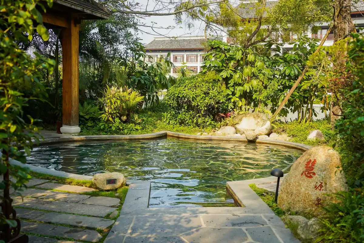 春暖花开 来广东云浮泡养生温泉 在禅泉度假酒店 享受一段禅意温泉