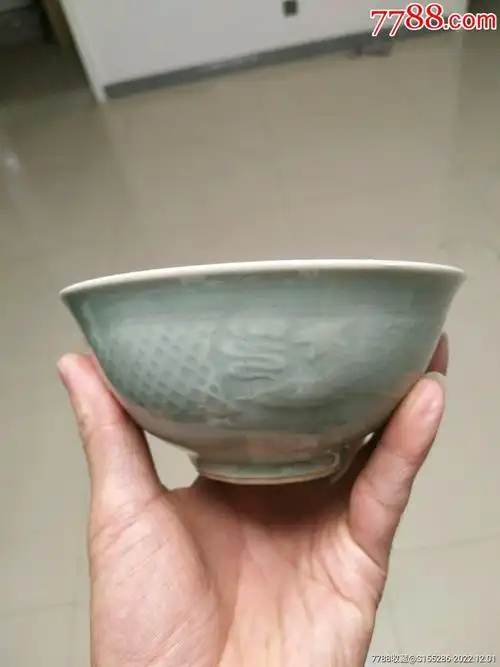 民国时期龙泉窑碗,双凤图案,口径12.5厘米,高5.