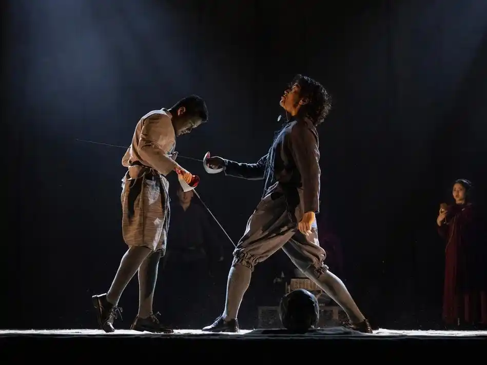 上戏第一个西藏表演本科班毕业大戏哈姆雷特火了