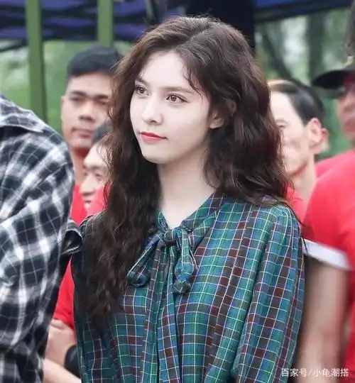 但是如果卷度太大,羊毛卷的感觉又不到位,没有慵懒随性的感觉!