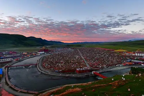 亚青寺觉姆岛日出伏