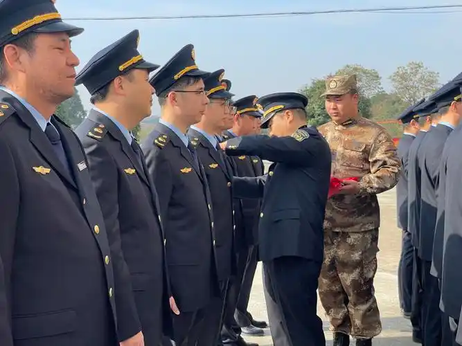 环保执法人员换新装