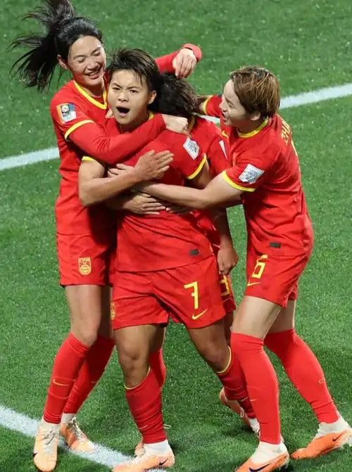 绝境逢生获首胜金锣为中国女足加油点赞